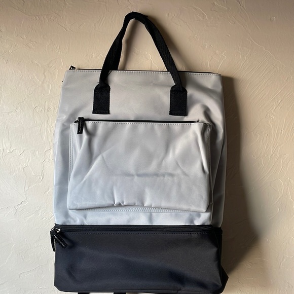 DSW Handbags - 🆕 DSW Gray & Black Backpack